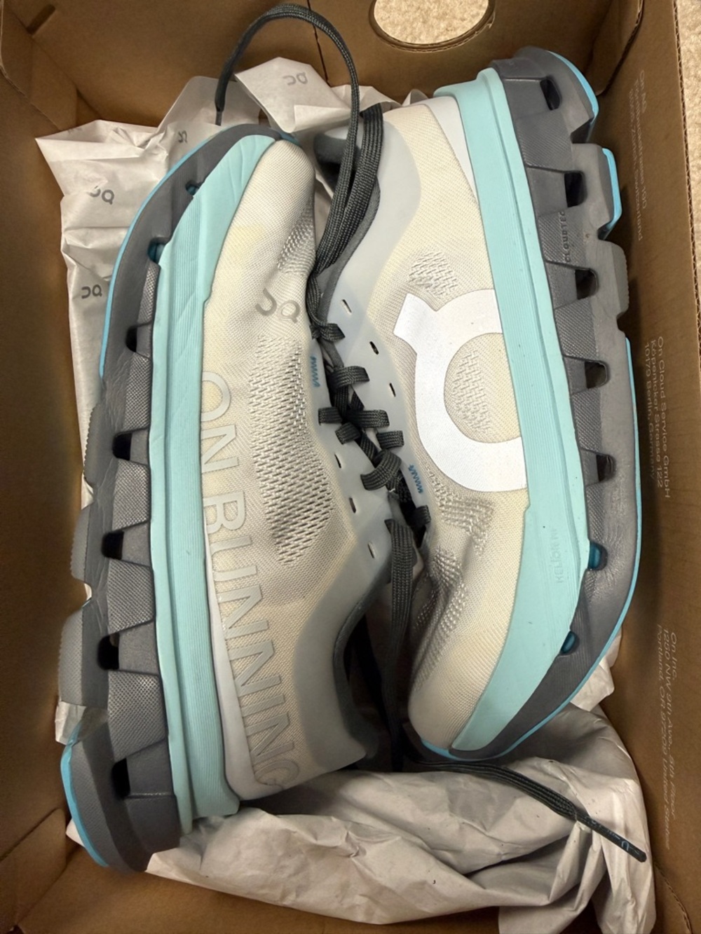 On Running Women's Cloudflow 5 in Light Blue and Gray